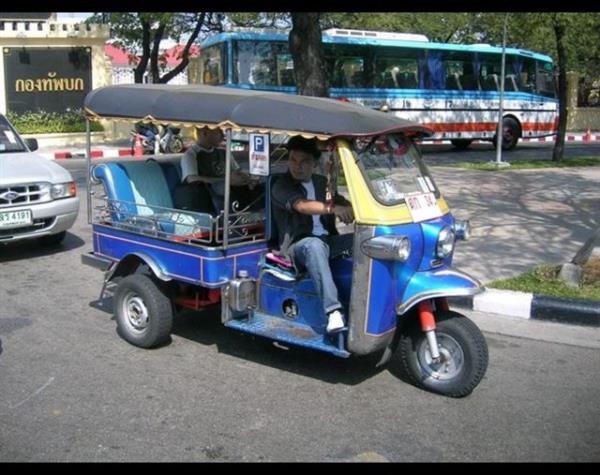 <p><b>UYUTURUCU SATICISI</b></p>   Taksi ofr size uyuturucu teklif edebilir. Eer kabul edersen kendisinin polis olduunu iddia eder. Size hapse atacan syler. Bu durumdan kurtulmak iin byk miktarlarda para teklif etmek zorunda kalrsnz   <p>TAYLAND</p>