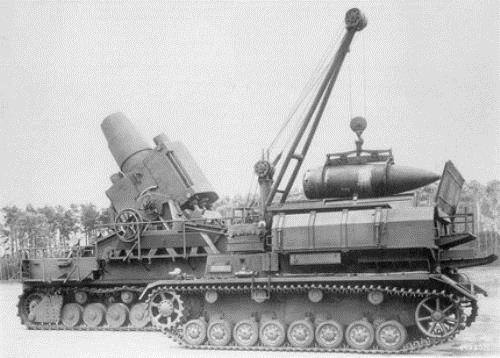 Karl-Gert Karl-Gert 1941 ve 1945 yllar arasnda Sovyet Rusya igali srasnda Brest-Litovsk ve Sivastopol kuatmalarnda kullanld. Polonyal direniilere bomba yadran Karl-Gert, Varova bombardmannda ve Bulge Muharebesinde mttefik kuvvetlerini epey terletti. Silah, askeri teknolojiler ve otomotiv alannda alan Rheinmetall irketi tarafndan retildi