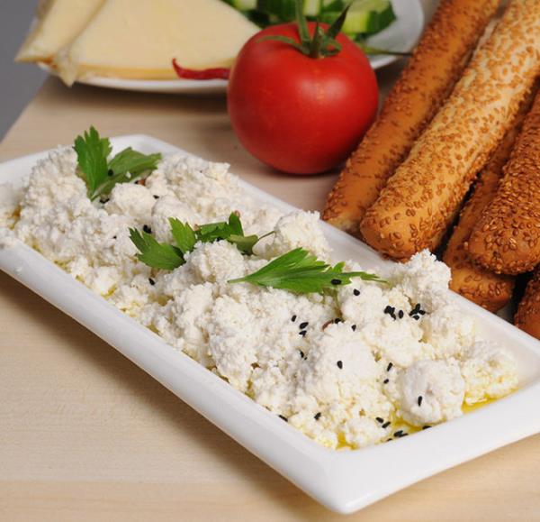 kelek, lor, kei peyniri ve s salatalar hafif bir kahvalt yapmanz salayacaktr.