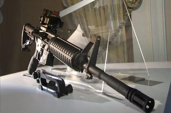 Tasar�m olarak yeni teknolojilerin ustaca kombinasyonunu yans�tan, 2 model olarak haz�rlanan t�feklerden biri, klasik AR yap�s�nda tamamen yurt d���ndaki sivil kullan�c� ihtiya�lar�n� kar��layacak yar� otomatik SAR 223C modeli, di�eri tamamen askeri ihtiya�lar� kar��layacak taktik kullan�m i�in SAR 223T modeli.