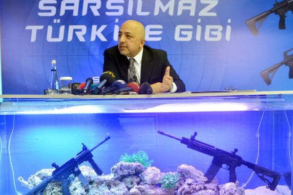 �ki farkl� model olarak geli�tirilen makineli tabancadan yar� otomatik model olan TE 54, sivil pazara y�nelik bireysel kullan�c� i�in klasik AR formunda geli�tirilirken, tamamen taktik ihtiya�lar� kar��layacak olan SAR 109 ise mod�ler yap�ya sahip ve y�ksek h�zda �al��ma kabiliyetinde.