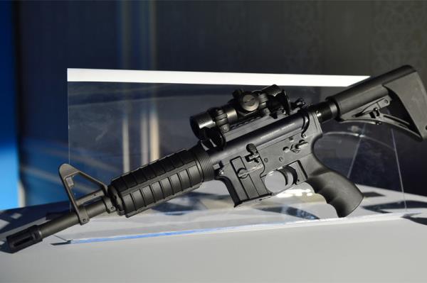 Ali�, "T�B�TAK'tan ne kadarl�k bir destek ald�n�z, kapasiteniz ne kadar?" sorusu �zerine de silahlar� tamamen �z kaynaklar�yla yapt�klar�n�, silah �retmenin kendi i�leri oldu�unu, T�B�TAK'�n tasar�m k�sm�nda kendilerine y�zde 20 katk� pay� verdi�ini, bir �r�n �retmenin zorlu�u varken kendilerinin �zg�n tasar�mla 2 yeni �r�n ortaya koyduklar�n� ifade etti.