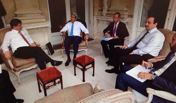 Ancak, Trk Dileri ortaya kan naho grnt sonrasnda bu akam yeni bir fotoraf daha yaymlad