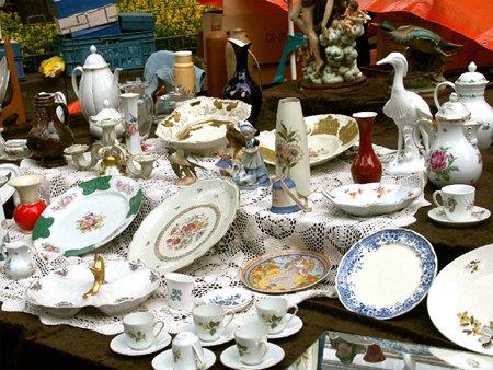 <b>Eski eyalar ayklayp ihtiya sahiplerine datmak:</b> Mutlaka kullanmadnz ama kullanlabilir halde olan eyalarnz vardr.  Onlar ayrp, ihtiyac olanlara vermek yaplacaklar listenizde mutlaka yer almal!