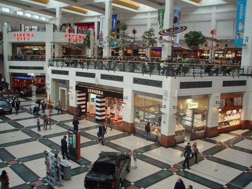 Sadece etrafa bakndnz iin sizi yarglayan baklarla szen sat elemanlar.