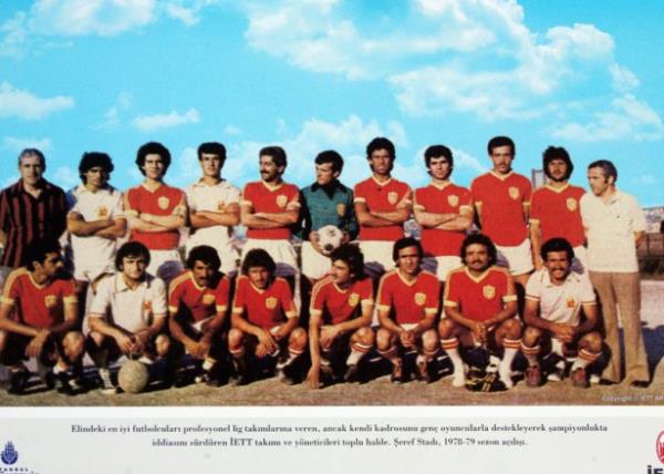 Elindeki en iyi futbolcular profesyonel lig takmlarna veren, ancak kendi kadrosunu gen oyuncularla destekleyerek ampiyonlukta iddiasn srdren ETT takm ve yneticileri toplu halde.