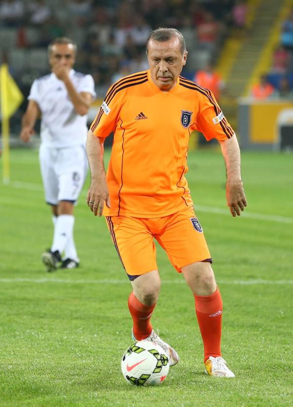 Cumhurbakan aday Ekmelettin hsanolu'nun lisansi yetimedii iin oynayamam.