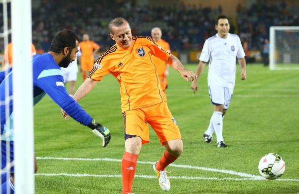Baakehir Stad'nn alnda Babakan Recep Tayyip Erdoan'n att 3 gol Twitter'da da byk yank uyandrd.