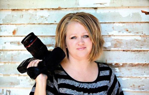 Bebeini 6 aylkken kaybeden Deneen Bryan kendini prematre bebek sahibi ailelere adad...