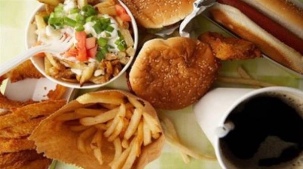 Salk Bakanl tarafndan hazrlanan raporda, Trkiye'de ve tm dnyada tketimi hzla artan Fast-food'lar, 'yetersiz, dengesiz ve salksz' olarak nitelendirildi.