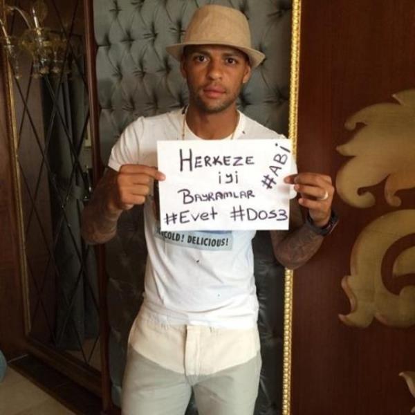 <br>FELIPE MELO </br>  yi bayramlar...