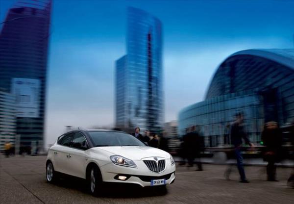 Lancia, Delta modelini dnen mterilerine 3 eit taksitte 3 farkl ylda deme frsat sunuyor. 25.300 TL olan ilk taksit pein olup dier taksitleri ise temmuz 2015 ve Temmuz 2016'da deme frsat sizleri bekliyor.