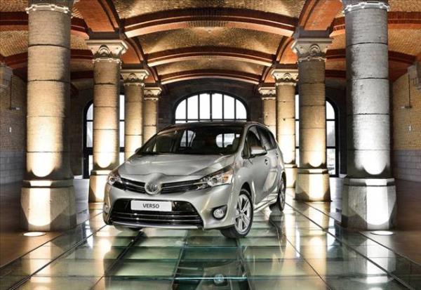 Toyota, Verso 1.6'da 3.050 TL'lik indirim ya da %0.66 faizli kredi imkan sunuyor.
