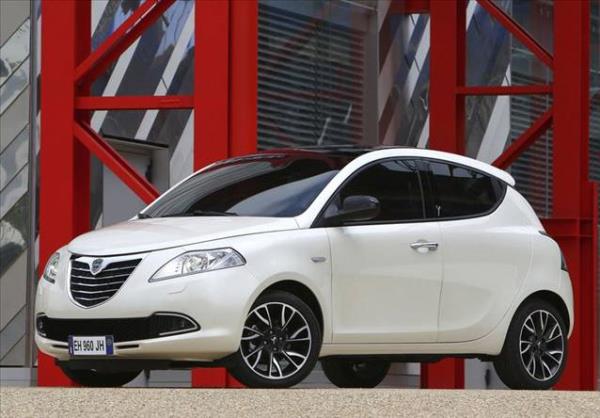 Ayn kampanyay tarzn Ypsilon modeli iinde sunan Lancia, 15.150 TLx3 olmak zere ilk 15.150 TL pein deme artyla dier demeleri Temmuz 2015 ve temmuz 2016'da deme frsat sunuyor.