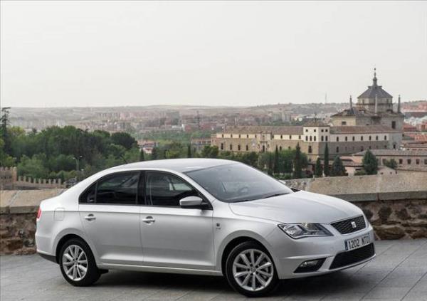 Seat, temmuz ay iin mterilerine Toledo 1.2 TSI 105 HP modelini 53.400 TL'lik fiyat yerine 48.400 Tl'den balayan fiyatlar ile sata sunuyor. Ayrca 1.4 TSI 122 HP'lik DSG modelinde ise 3.000 TL'lik bir indirim sizleri bekliyor.