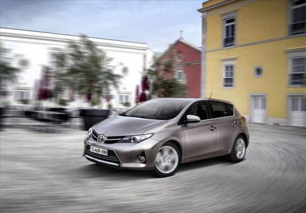 Auris modelinde ise 2.500 TL'lik indirim sunan Toyota, Auris'i 46.500 TL'den balayan fiyatlar ile mterileri ile buluturuyor.