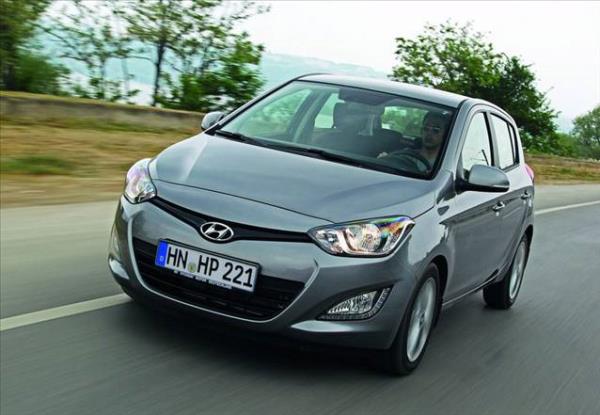 Hyundai'nin dier kk snf modeli i20, 20.000TL'ye 20 ay vadeli %0 faiz oran ile 38.200TL'den balayan fiyatlara sahip.