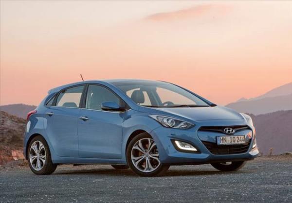 i30 modelini de ihmal etmeyen Hyundai, 3.000 TL'lik zel indirimi ile mterilerini kendisine ekmeyi planlyor. i30 modeli 30.000 TL'ye %0.99 faiz oran ve 30 ay vadesiyle sizleri bekliyor.
