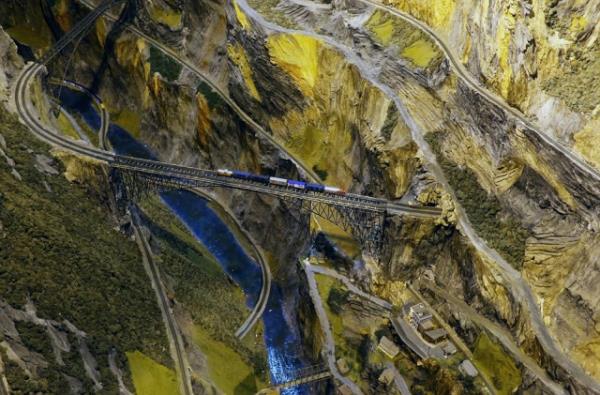 Northlandz hobi olarak balad dnyann en byk maketini yapt.