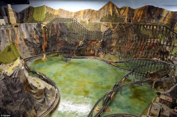 Northlandz hobi olarak balad dnyann en byk maketini yapt.