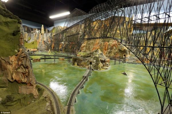 Northlandz hobi olarak balad dnyann en byk maketini yapt.