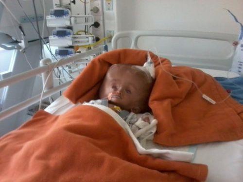 Fatima Khatun, 'Roona da bir gn normal ocuklar gibi ayakta durup konuursa ve bir gn okula gidebilirse ok mutlu olurum.' dedi