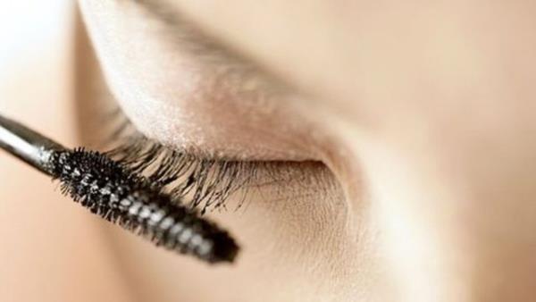 3- irkin rimel  <br>Yaplmamas gereken: Kirpikleri taramak iin rimelin kurumasn beklemeyin. Hzl davrann.</br>