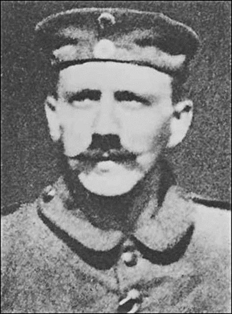 Hitler gaz maskesi takabilmek iin bu byklarn kesmiti