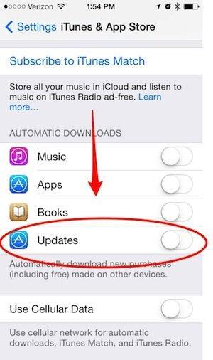 Otomatik Gncelletirmeler zelliinde olduu gibi Otomatik ndirme zelliinin de kapal olmas gerekiyor. Zira iPad'e yklediiniz iPhone uyumlu bir uygulamann otomatik olarak iPhone'a yklenmesi sz konusu ki, gereksiz yere iPhone'larn yavalatabilir.