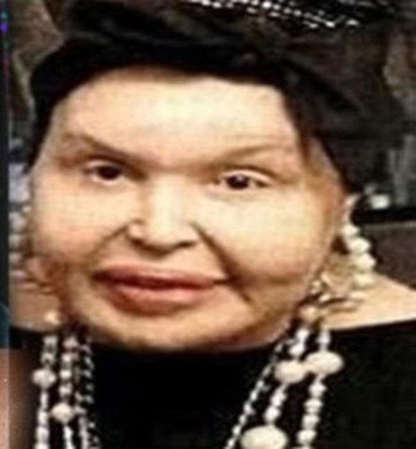 <p><b>nllerin makyajsz halleri</b></p>  <br>Bodrum'da sahne alan nl sanat Blent Ersoy, getiimiz gnlerde gazete ve sosyal medyada dnen makyajsz fotoraf hakknda konutu.</br>  Ersoy, "Ben film artisti deilim. stersem kr olaym, azm burnum arplm olsun sesimi ne yapacaklar. Hadi fotoraflarm ektiler, bastlar, yaynladlar ama sesimi ne yapacaklar. nemli olan sesim o yzden byle eyleri geecekler" dedi.