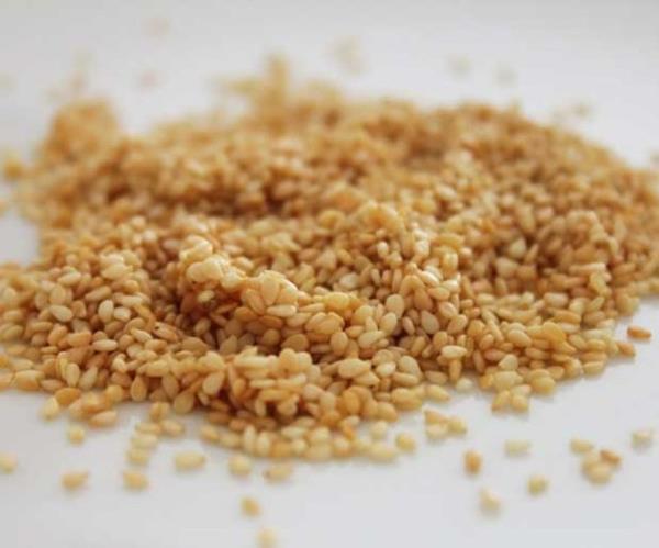 Simit, mutlulua giden yolda nemli bir yere sahiptir. Ya ve protein ierir. Susamdan elde edilen tahin bal ile kartrlp yenirse boaz ars ve bronite iyi gelir