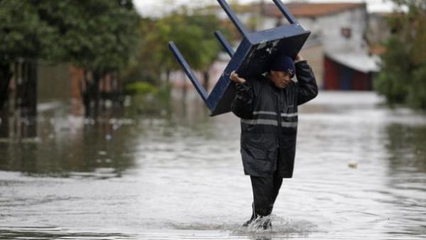 Paraguay dnyann en yal blgesidir. Blgede yamur neredeyse ara vermez.