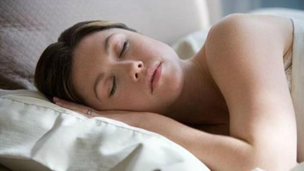 <p><b>Alkol kullanmayn!</b></p>   Alkoln uyku dzenini bozmak gibi eitli zararlar olduu bir gerek! Scak havalarda ok az miktarda alkol bile susuzlua neden oluyor.