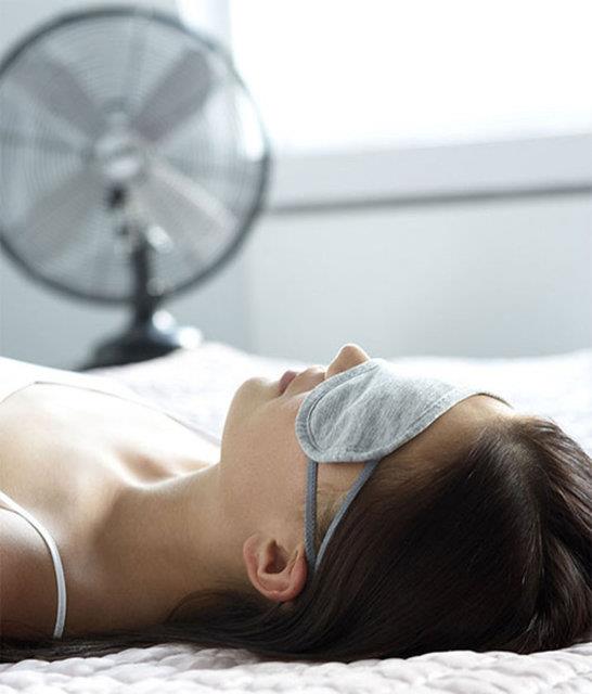 <p><b>Odanzda fan bulundurun</b></p>   Yatak odanzda bulunduracanz kk bir fan, vcut snz drmenize uykuya daha abuk gemenize yardmc olabilir.