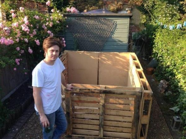 Yksek fiyatlar nedeniyle evine jakuzi yaptramayan gen adam neredeyse 'sfr' maliyetle evinin bahesine ilkel jakuzi yapt.