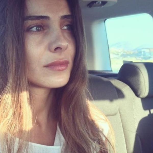 NUR FETTAHOLU  <br>Ve yollar, gnaydn.</br>