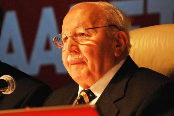 Prof. Dr. Necmettin Erbakan (Eski babakan politikac)