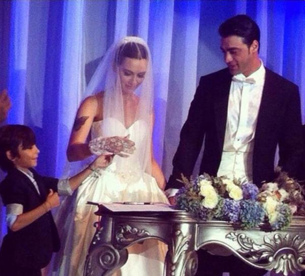 بيرجي أكالاي & سارب ليفند أوغلو