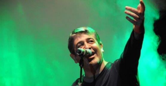 <br><b>Emre Altu</b></br>    Degerli muzisyen meslektasim murat ggebakan verdigi yasam mucadeleseni kaybetmis kndisine rahmet ailesi ve sevenlerine bassaglig diliyorm.