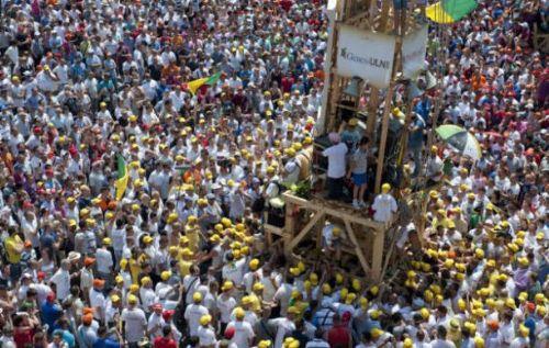 UNESCO tarafndan koruma altna alnan Lilies Festivali'ni katolik inancnn nemli isimlerinden biri olarak bilinen Aziz Paulinus adna yapyorlar.