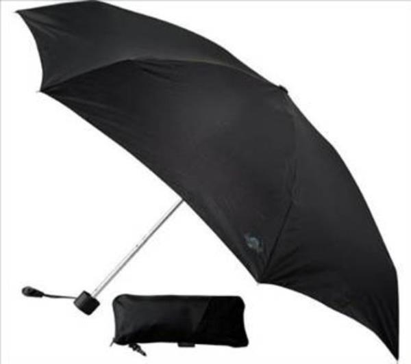 Siyah renkli bu �emsiyeler erkekler taraf�ndan da benimsendi ve g�ne� i�in olan beyaz �emsiyeler kad�nlar�n, ya�mur i�in olan siyahlar ise erkeklerin vazge�ilmez aksesuarlar� oldu.