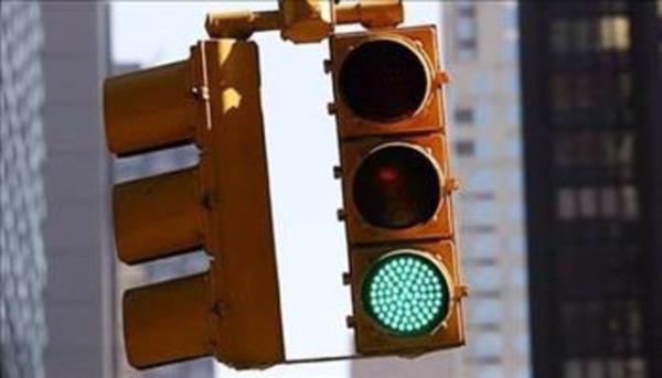 Ancak 'dur' i�aretlerine konulan k�rm�z� mercekler yerlerinden d���nce ���k beyazla��yor, 'ge�' sinyali olarak alg�lan�yor ve kazalara yol a�abiliyordu.