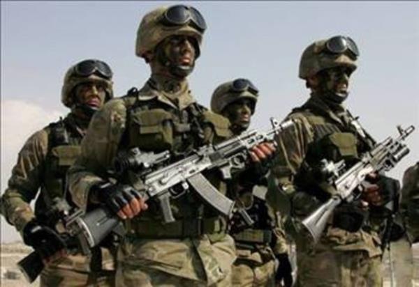 �niformalardaki haki renk ilk kez �ngilizler taraf�ndan 1850'li y�llarda Hindistan'da kullan�lmaya ba�lanm��t�r.