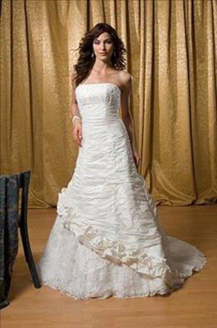 Bunlara g�re gelinin gelinli�ini bizzat kendisi dikmesi, damad�n d���nden �nce gelini gelinlikle g�rmesi, gelinin gelinli�i d���nden �nce giymesi u�ursuzluk getiriyor.