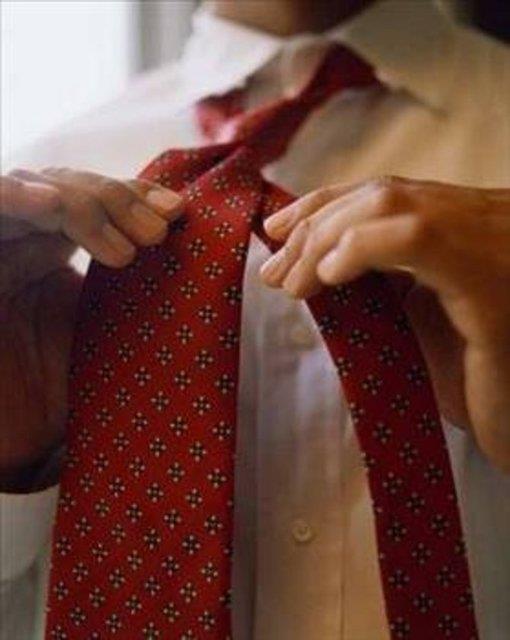 Bu askerler bo�azlar�na renkli mendiller takm��lard�.