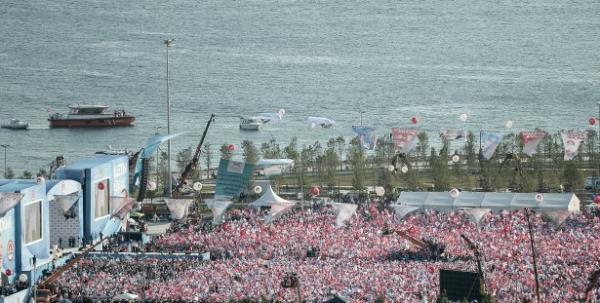 ��te tarihi mitingden foto�raflar...