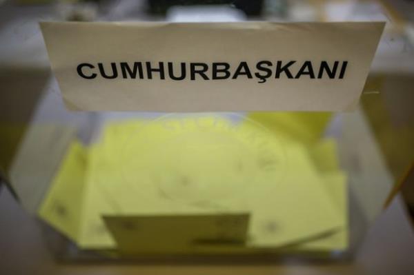 Yurt d���ndaki se�menler, randevu ald��� ya da kendisi i�in belirlenen g�nde oy kullanamad��� takdirde 10 A�ustos'a kadar g�mr�k kap�lar�nda oy verebilecek.