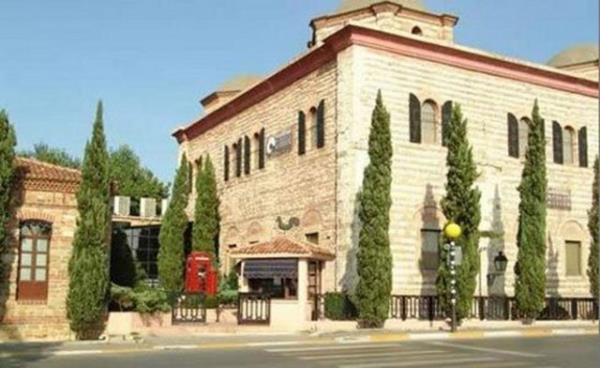 <b>Rahmi M. Ko Mzesi</b>