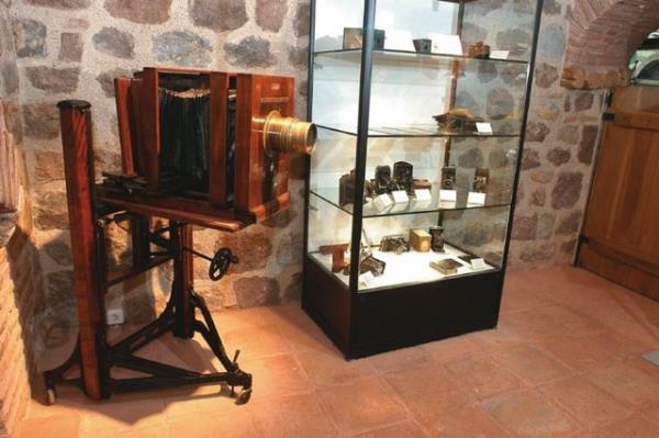 <b>Rahmi M. Ko Mzesi</b>