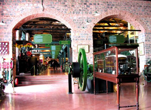 <b>Rahmi M. Ko Mzesi</b>